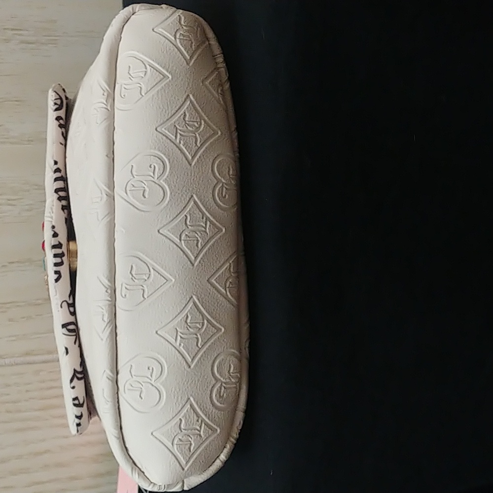 Juicy Couture GLITZ Wristlet - Picture 8 of 11